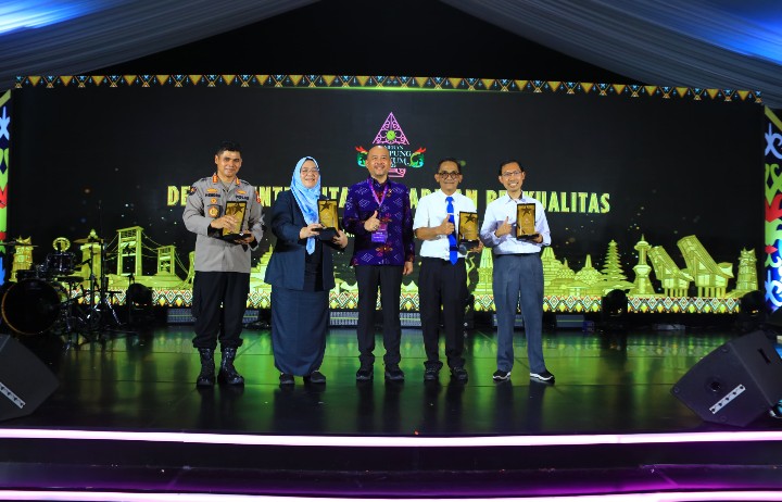 POLRI Raih Juara 1 Kategori Booth Tervaforit di Kampung Hukum 2025