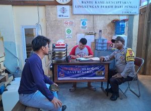 Bhabinkamtibmas Rawasari Sambangi Ekspedisi, Imbau Warga Waspada Kiriman Barang Terlarang