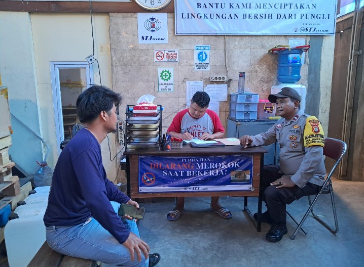 Bhabinkamtibmas Rawasari Sambangi Ekspedisi, Imbau Warga Waspada Kiriman Barang Terlarang